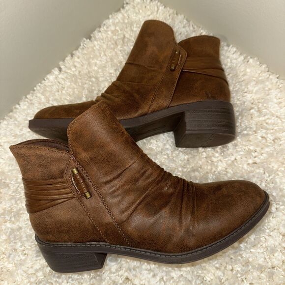 Baretraps 'Sazzie' Brown Ankle Boots 7M Women's Booties Side Zip Chunky Low Heel - Picture 1 of 13
